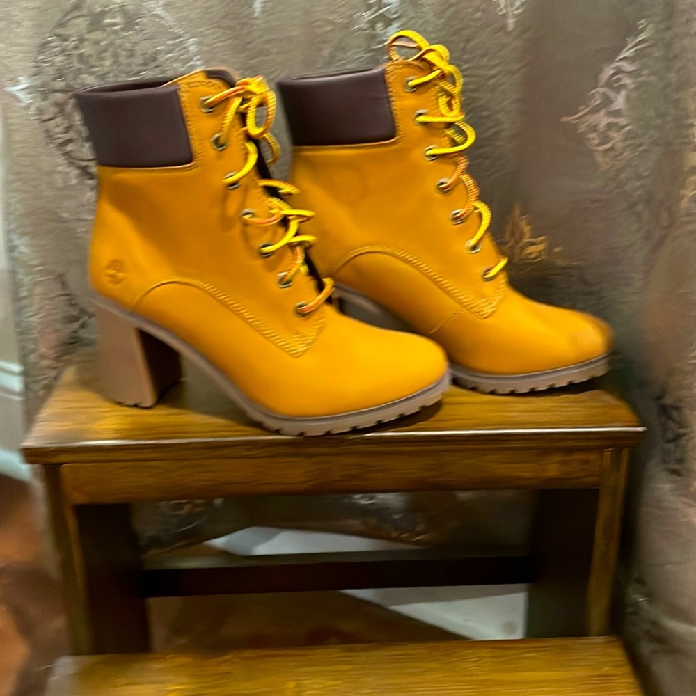 NWOT Timberland Wedge Boots